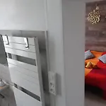 P&p Nimes-centre Bed & Breakfast