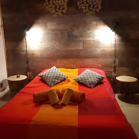 P&p Nimes-centre Bed & Breakfast