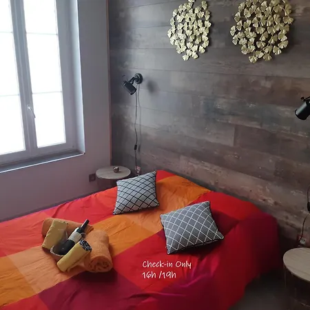 P&p Nimes-centre Bed & Breakfast