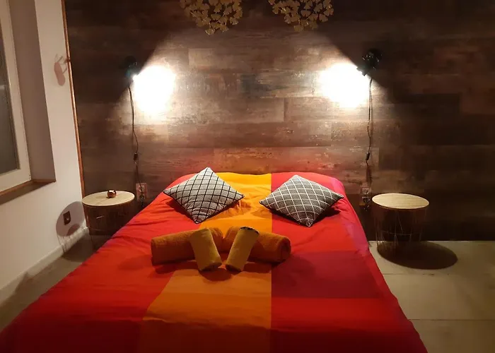 P&p Nimes-centre Bed & Breakfast