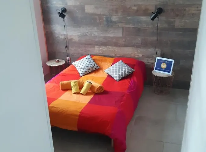 Alojamento de Acomodação e Pequeno-almoço P&p Nimes-centre Nîmes