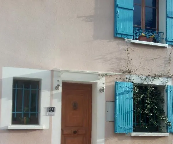 P&p Nimes-centre Alojamento de Acomodação e Pequeno-almoço 3*