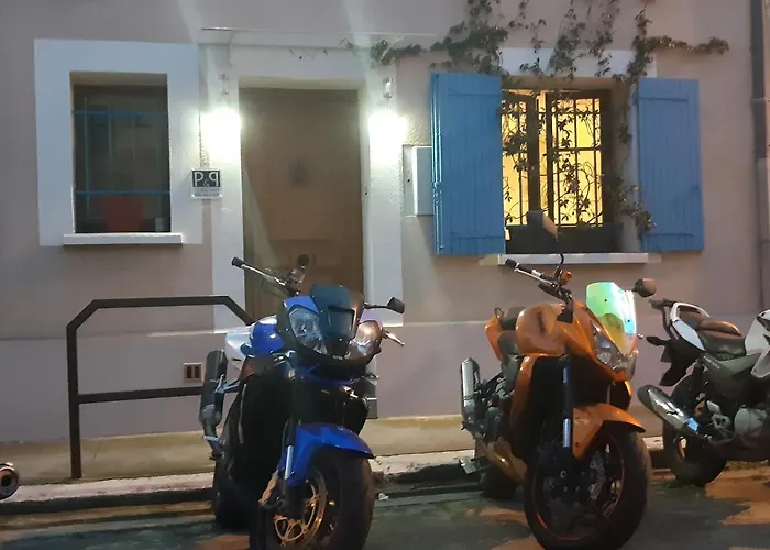 Alojamento de Acomodação e Pequeno-almoço P&p Nimes-centre Nîmes