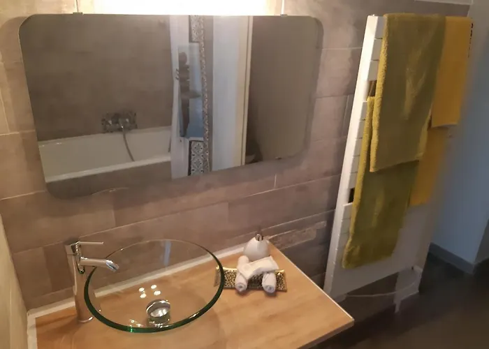 Alojamento de Acomodação e Pequeno-almoço P&p Nimes-centre Nîmes